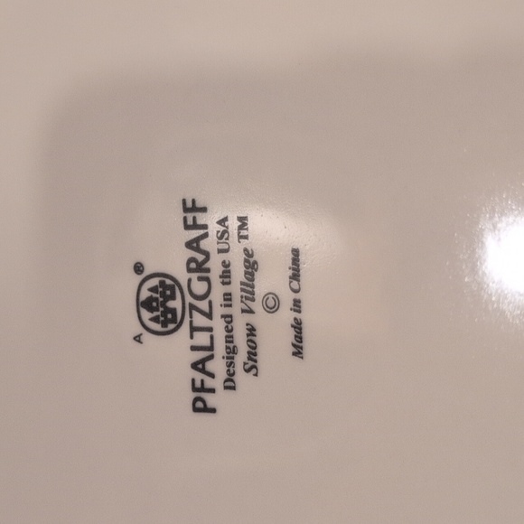 Pfaltzgraff "Snow Village" dinner plate euc - Picture 4 of 12